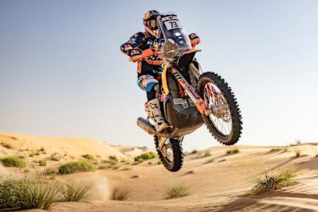 Edgar Canet în timpul primei etape a Abu Dhabi Desert Challenge pe 23 februarie 2025 Mezairaa, EAU .