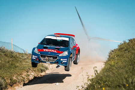 El bicampeón del mundo de rallies Carlos Sainz (ESP) durante la sexta parada del Campeonato del Mundo de Rallies en Oporto, Portugal.