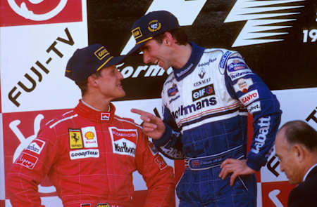 Damon Hill, campeón en el podio con Michael Schumacher, en 1996.