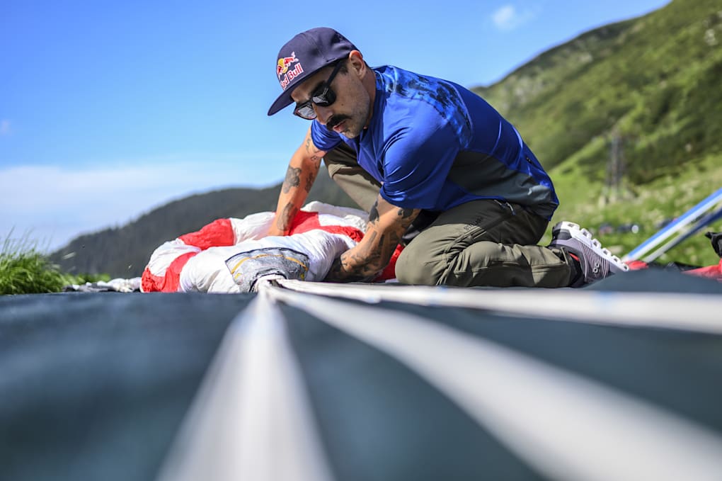 primul zbor cu wingsuit-ul deasupra transfăgărășanului