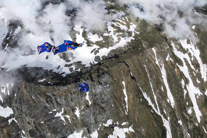 Primul zbor cu wingsuit-ul deasupra Transfăgărășanului
