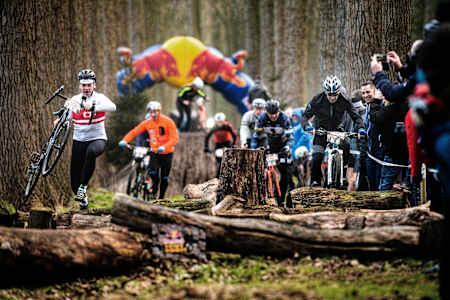 Paul Herygers y Filip Meirhaeghe durante el Red Bull Tout Droit en Bélgica en 2016.