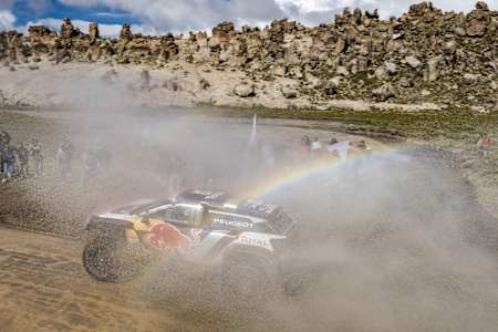 Carlos Sainz (ESP) da Equipe Peugeot Total durante a 6ª etapa do Rally Dakar 2018, de Arequipa à La Paz, na Bolívia, no dia 11 de janeiro de 2018