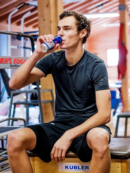 Vinzenz beim Krafttraining im Fitnessstudio