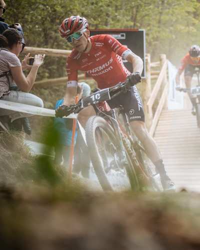 Riders compete at ÖKK Bike Revolution.