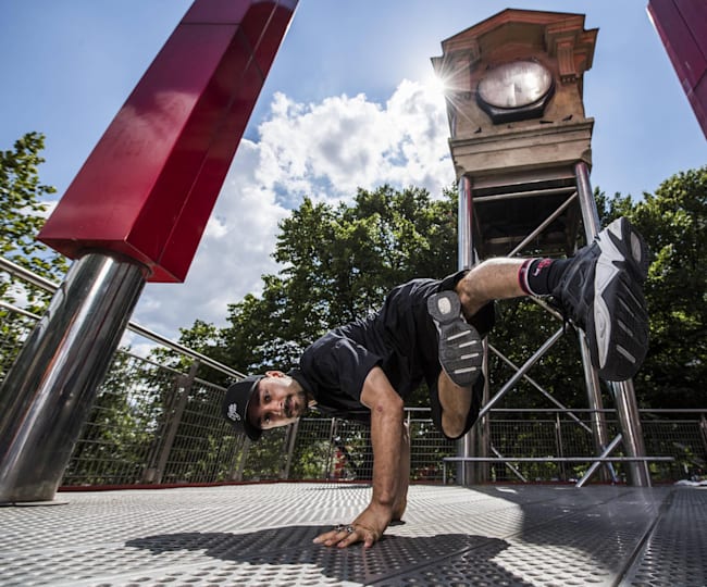Streetdance B Boy E B Girl Vs Breakdancer