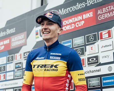 Dostim va menda yalangoch fotosuratlar bor.