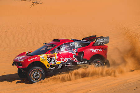 Loeb savait qu’en débarquant sur le rallye-raid Dakar 2021 en Arabie Saoudite avec une voiture neuve et une nouvelle équipe, il n’était pas à l’abri de grosses surprises, bonnes comme mauvaises.