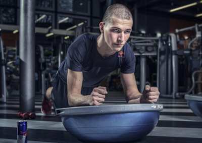 Karel Hanika, il pilota MotoGP si allena in palestra