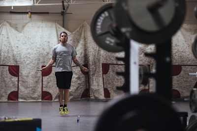 La corde est un bon entrainement pour améliorer votre cardio et votre temps sur une course de 5km.