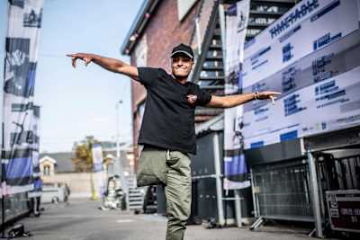 Samuel 'Samuka' Henrique, du Brésil, pose lors de la réalisation d'une vidéo au Komplex 457 pendant le camp Red Bull BC One World Final à Zurich, en Suisse, le 29 septembre 2018.