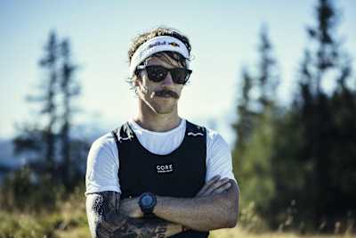 Ultrarunner Florian Neuschwander posiert für ein Porträt-Foto.
