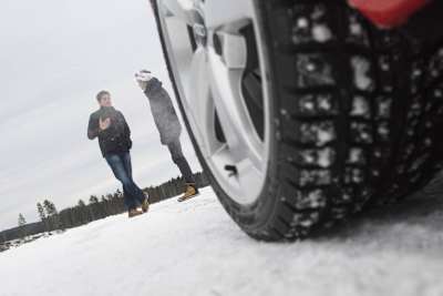 Studded tyres are key to driving on ice