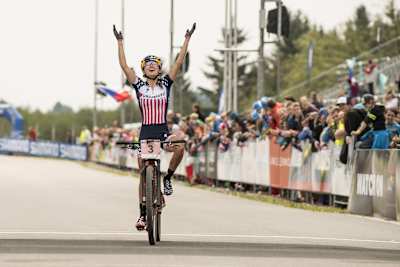 Kate Courtney durante la US Cup.