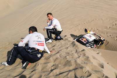 Sebastien Loeb y Daniel Elena, miembros del Team Peugeot Total, se vieron obligados a abandonar durante la quinta etapa del Rally Dakar 2018.