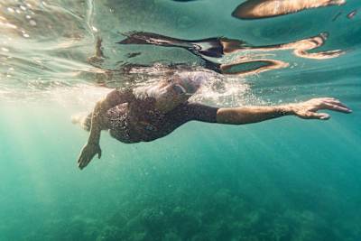 プールから飛び出してアウトドアで泳げばトレーニングに刺激を与えられる