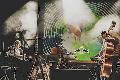 Berlin'de RBMA'in organize ettiği emprovize düet performanslarından