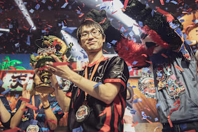 Kazunoko poses for a portrait with the Final Summoning trophy.