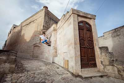 Alexander Titarenko performed während eines Fotoshoots für Red Bull Art of Motion in Matera, Italien am 23. August, 2019.