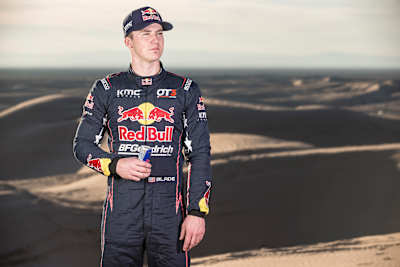 A photo of Blade Hildebrand with dunes in the background.