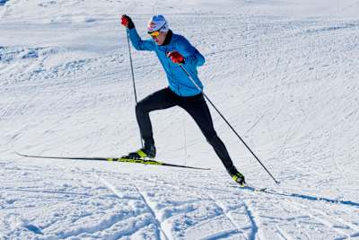 Vinzenz Geiger auf Langlaufloipe