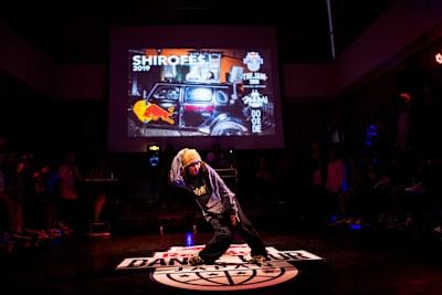 Kyoka hace una demostración durante el Red Bull Dance Tour Japan en Hirosaki Park, Japón, el 29 de junio de 2019.