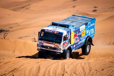 Dmitry Sotnikov guida l'armata KAMAZ