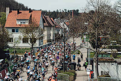 Men's race gets going from the start line at the 2021 UCI Albstadt XCO World Cup.