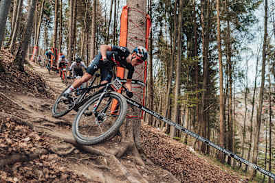 Tom Pidcock leads a group of riders down the track at the 2021 UCI Albstadt XCO World Cup.