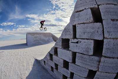 Pode BMX freestyle no deserto de sal de Uyuni, na Bolívia? Claro que pode!