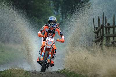 Manuel Lettenbichler fährt beim 4. Stopp der Hard Enduro Weltmeisterschaft 2021 Stop 4 in Rumänien.