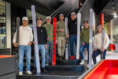 Team-Visit im neuen VAN DEER-Red Bull Sports Headquarter in Scheffau