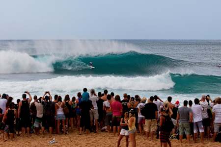 Kelly Slater in front of a full house at Pipeline.