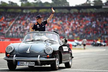 Het rondje van de pits naar de startopstelling