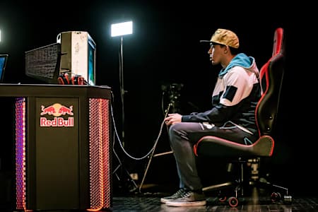 A photo of Jeffrey ‘Axe’ Williamson in action at Genesis 6 in Oakland, CA, USA.