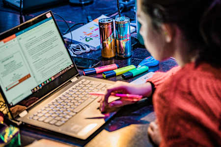 Studentka uczy się do sesji