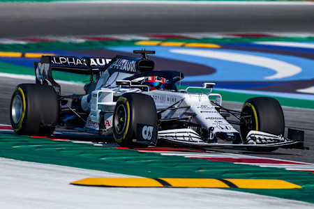 Pierre Gasly en pleine course lors d'un Grand Prix de Formule 1.