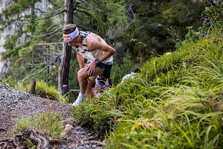 Skibergsteiger Toni Palzer beim sommerlichen Berglauf-Wettkampf in den Dolomiten.
