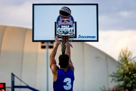 Трехочковый бросок появился в игре лишь в 1961 году