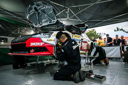 Servis parkında yoğun bir gün
