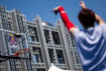 Event participants compete at the Red Bull Half Court 2022 Tokyo Qualifier on May 3, 2022. 