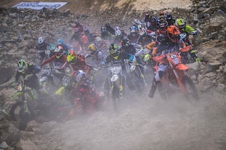 Los participantes compiten en el Red Bull Hare Scramble en Erzberg en Eisenerz, Austria, el 2 de junio de 2019. 