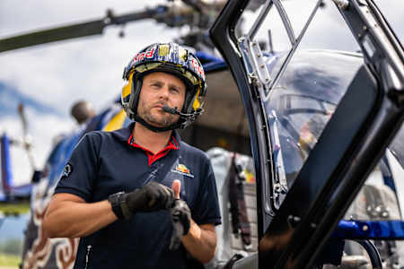 Flying Bulls Hubschrauber-Pilot Mirko Flaim