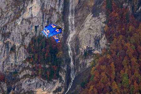 Up in the air mit Peter Salzmann und seinem Wingsuit-Foil
