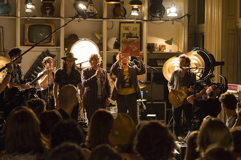 Albert Hammond Jr Records Live Direct To Vinyl Video