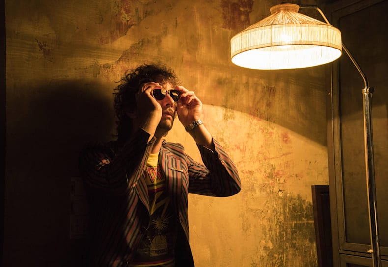 Albert Hammond Jr Records Live Direct To Vinyl Video