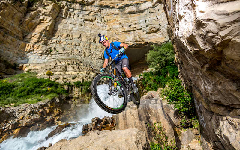 Kenny Belaey s Balance Riding on a Slackline