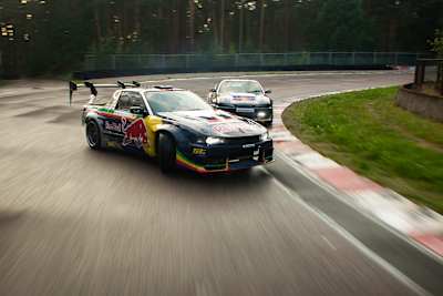 Le gare di drift si svolgono su brevi tratti di pista