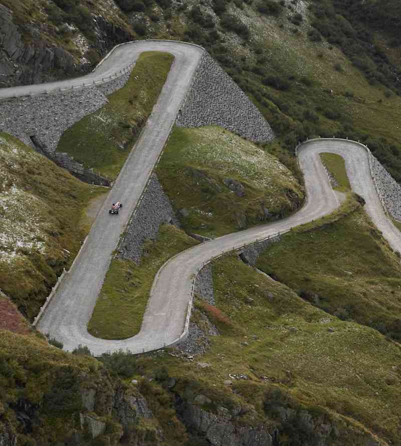 Sébastien Buemi: F1 show run in the Swiss Alps *Video*
