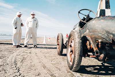 Race start assistants 'Uncle Bob' (left) and 'Big Rich' in conversation